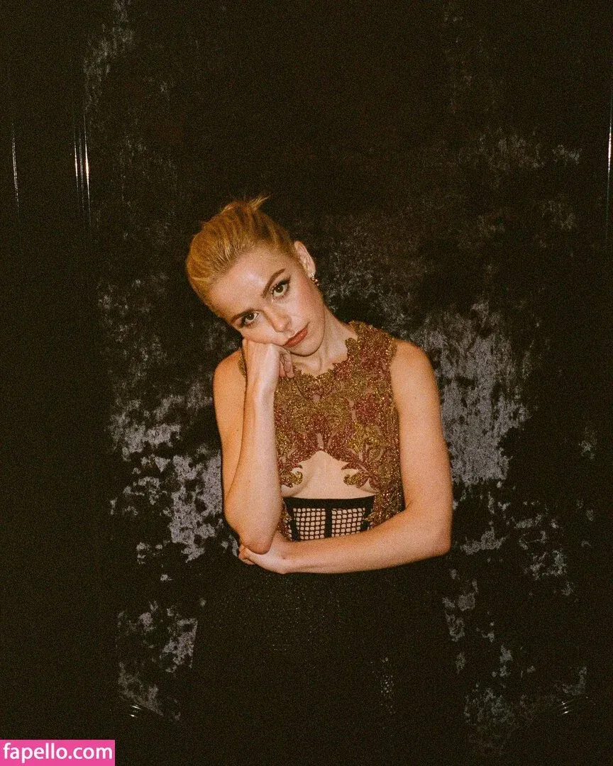 AdventuresSabrina / Kiernan Shipka / kiernanshipka Onlyfans Photo Gallery 