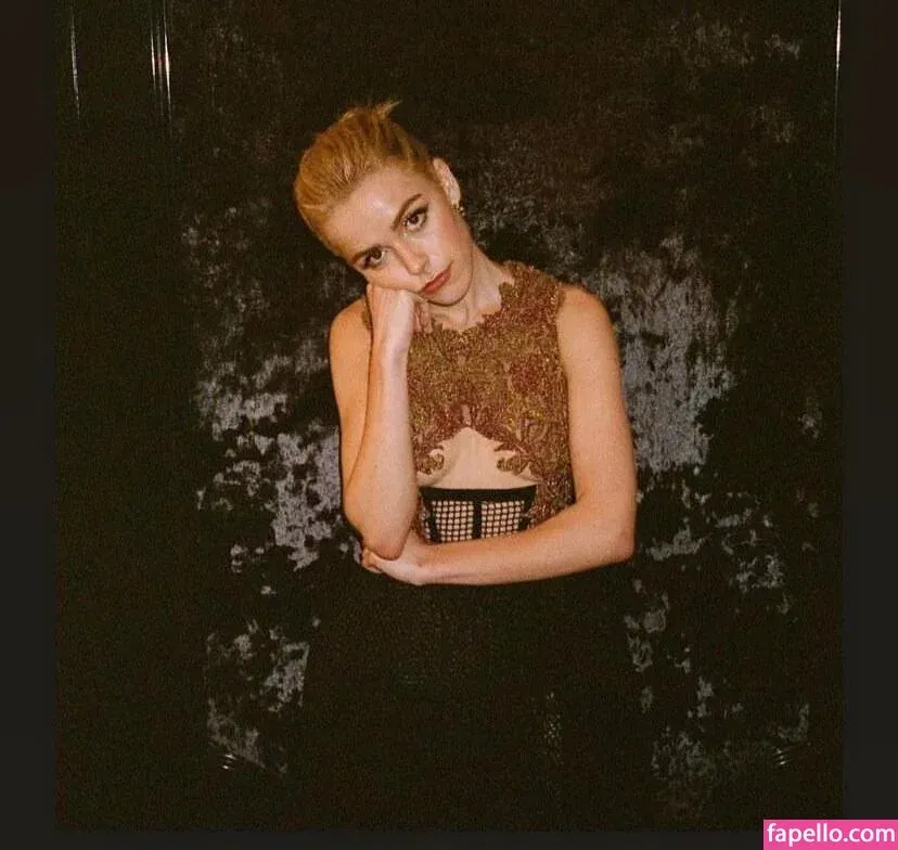 AdventuresSabrina / Kiernan Shipka / kiernanshipka Onlyfans Photo Gallery 
