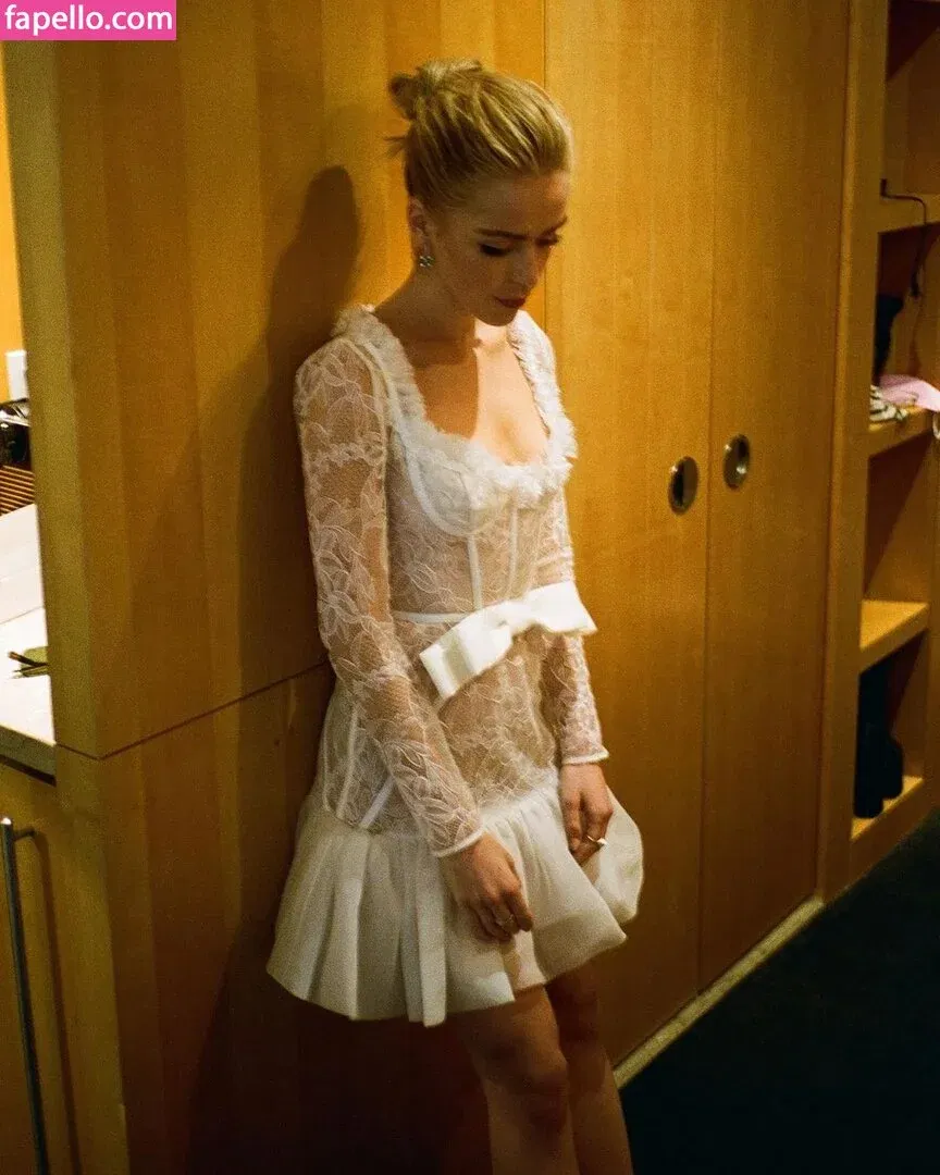 AdventuresSabrina / Kiernan Shipka / kiernanshipka Onlyfans Photo Gallery 