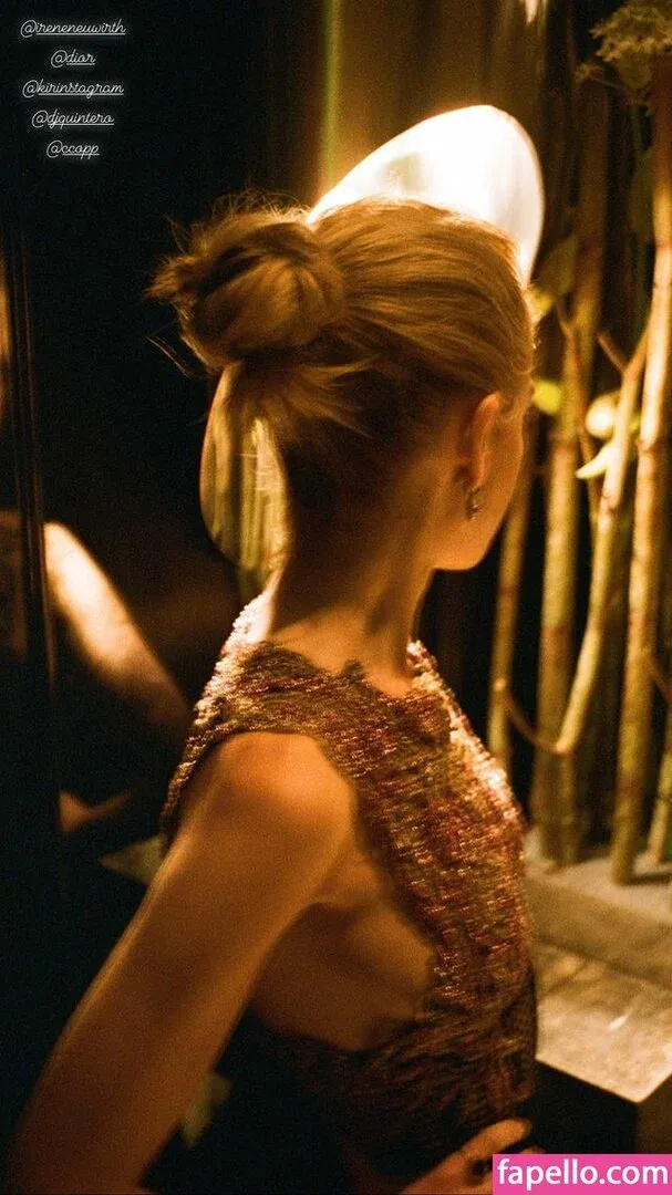 AdventuresSabrina / Kiernan Shipka / kiernanshipka Onlyfans Photo Gallery 