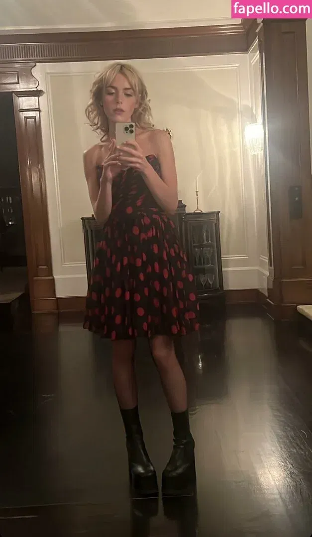 AdventuresSabrina / Kiernan Shipka / kiernanshipka Onlyfans Photo Gallery 