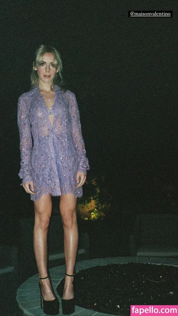 AdventuresSabrina / Kiernan Shipka / kiernanshipka Onlyfans Photo Gallery 