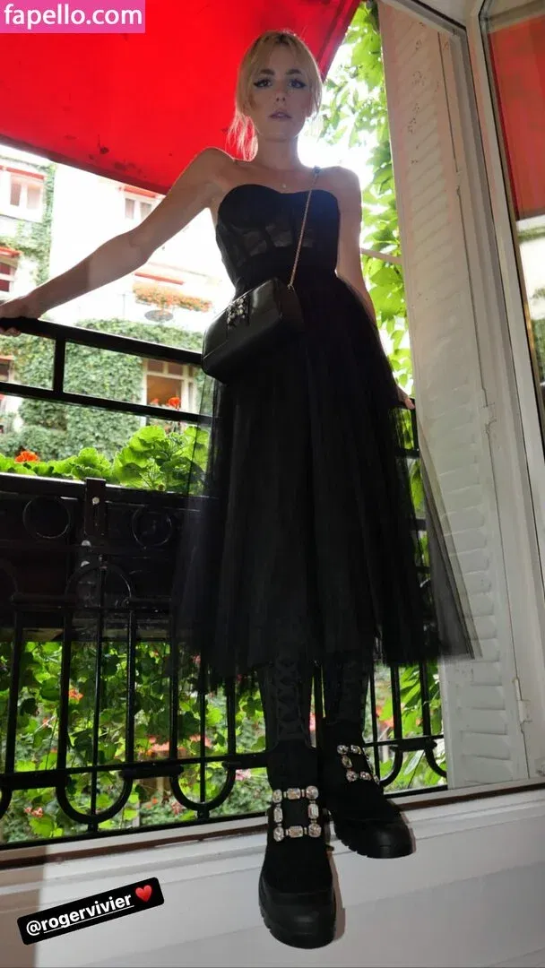 AdventuresSabrina / Kiernan Shipka / kiernanshipka Onlyfans Photo Gallery 