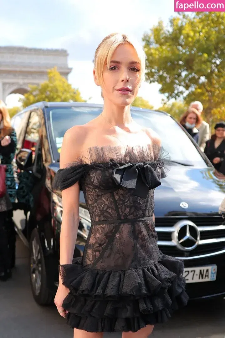 AdventuresSabrina / Kiernan Shipka / kiernanshipka Onlyfans Photo Gallery 