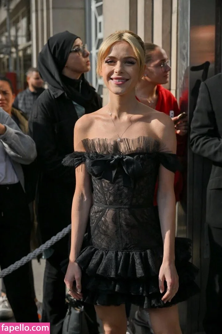 AdventuresSabrina / Kiernan Shipka / kiernanshipka Onlyfans Photo Gallery 