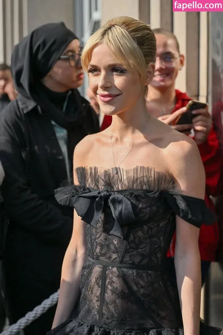 AdventuresSabrina / Kiernan Shipka / kiernanshipka Onlyfans Photo Gallery 