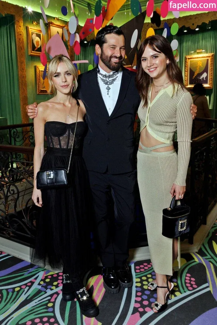 AdventuresSabrina / Kiernan Shipka / kiernanshipka Onlyfans Photo Gallery 