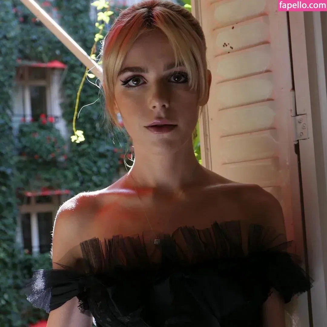 AdventuresSabrina / Kiernan Shipka / kiernanshipka Onlyfans Photo Gallery 