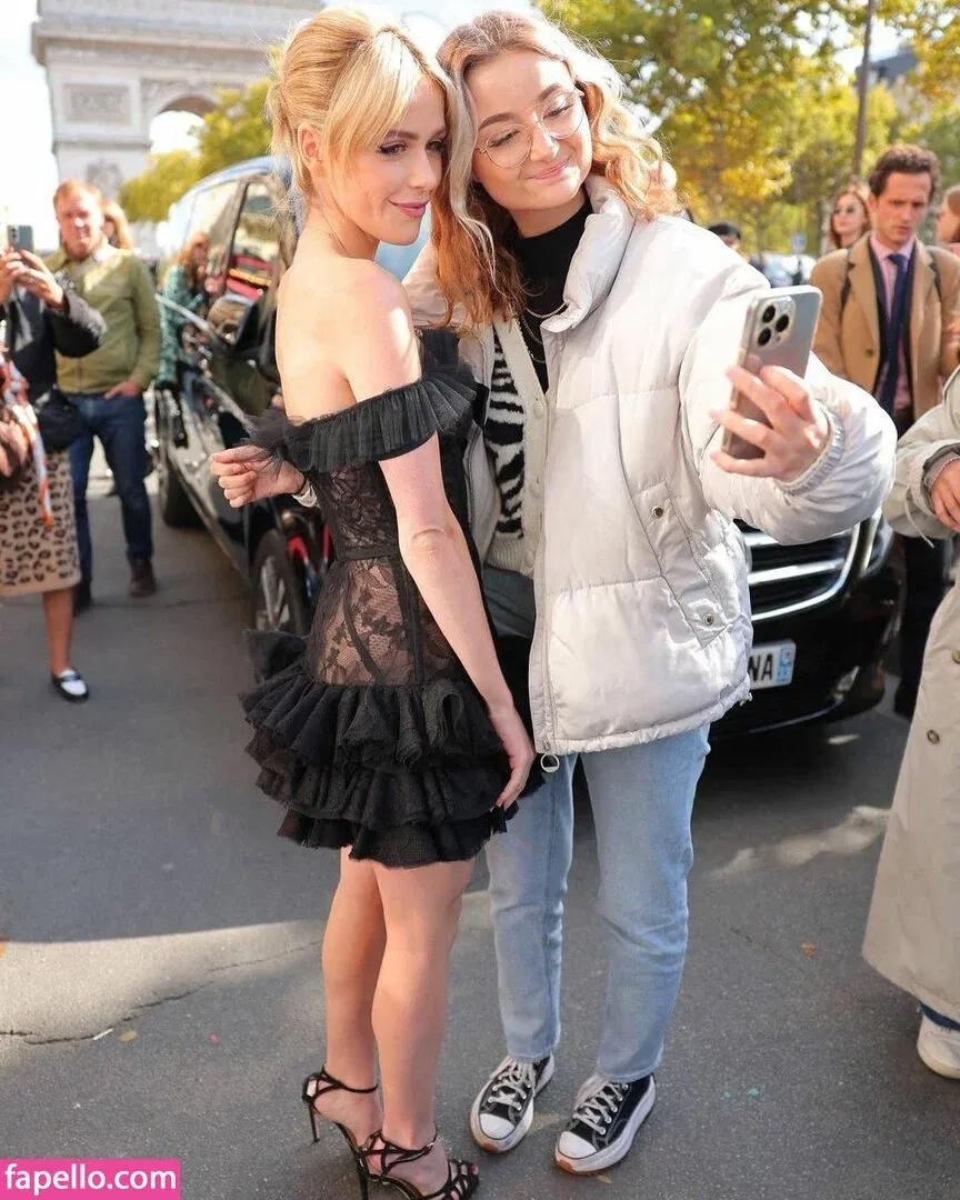 AdventuresSabrina / Kiernan Shipka / kiernanshipka Onlyfans Photo Gallery 