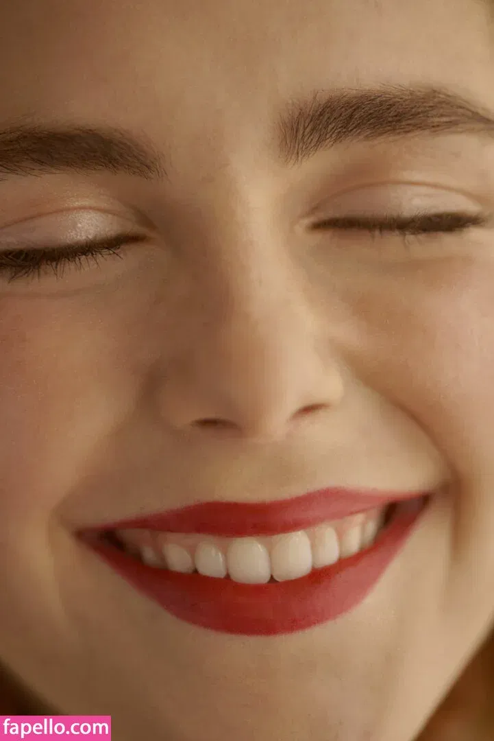 AdventuresSabrina / Kiernan Shipka / kiernanshipka Onlyfans Photo Gallery 