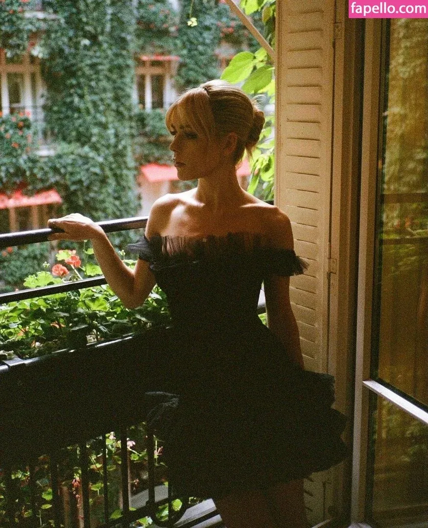 AdventuresSabrina / Kiernan Shipka / kiernanshipka Onlyfans Photo Gallery 