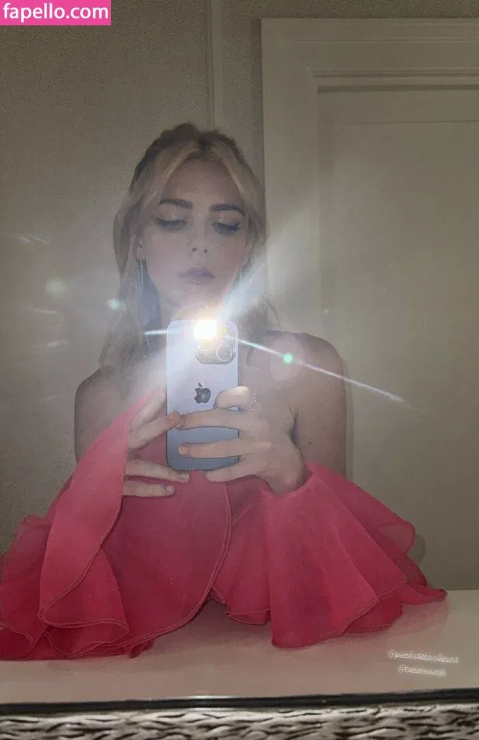 AdventuresSabrina / Kiernan Shipka / kiernanshipka Onlyfans Photo Gallery 