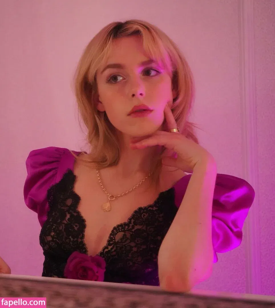 AdventuresSabrina / Kiernan Shipka / kiernanshipka Onlyfans Photo Gallery 