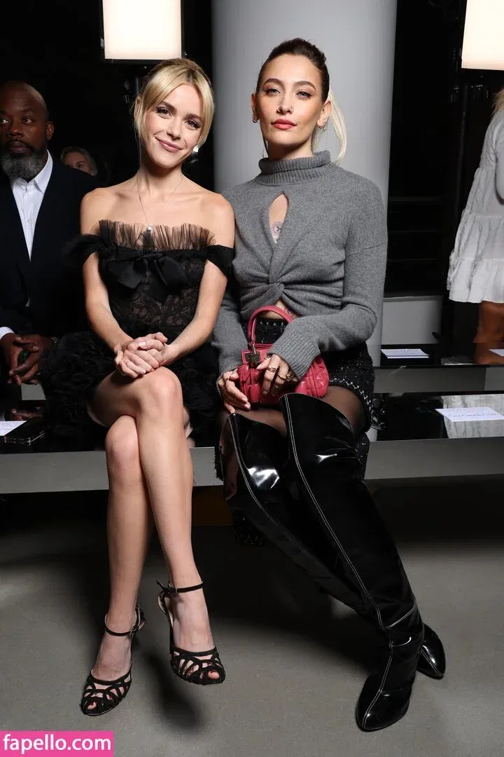 AdventuresSabrina / Kiernan Shipka / kiernanshipka Onlyfans Photo Gallery 