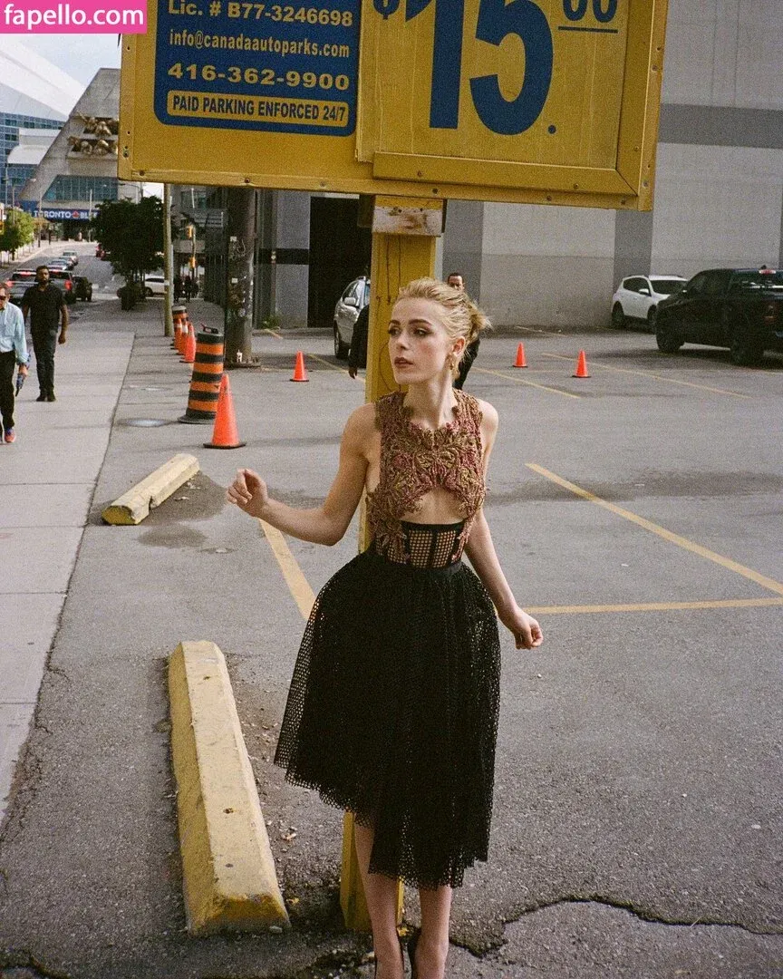 AdventuresSabrina / Kiernan Shipka / kiernanshipka Onlyfans Photo Gallery 