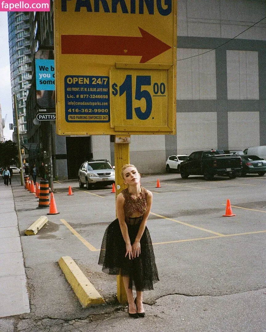 AdventuresSabrina / Kiernan Shipka / kiernanshipka Onlyfans Photo Gallery 