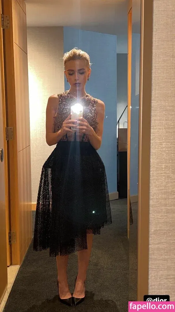 AdventuresSabrina / Kiernan Shipka / kiernanshipka Onlyfans Photo Gallery 