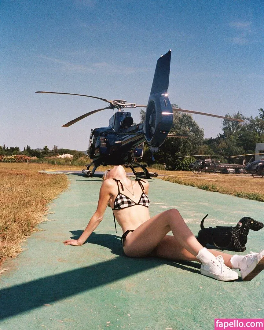 AdventuresSabrina / Kiernan Shipka / kiernanshipka Onlyfans Photo Gallery 