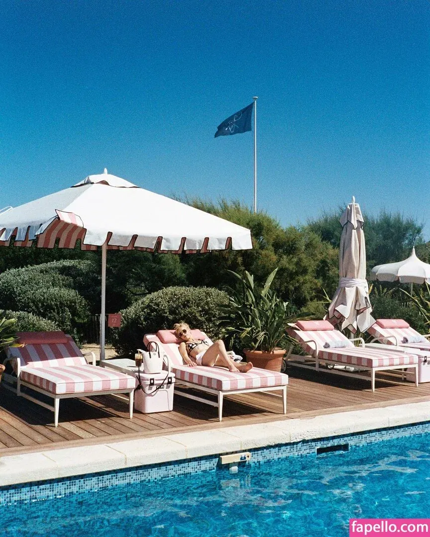 AdventuresSabrina / Kiernan Shipka / kiernanshipka Onlyfans Photo Gallery 