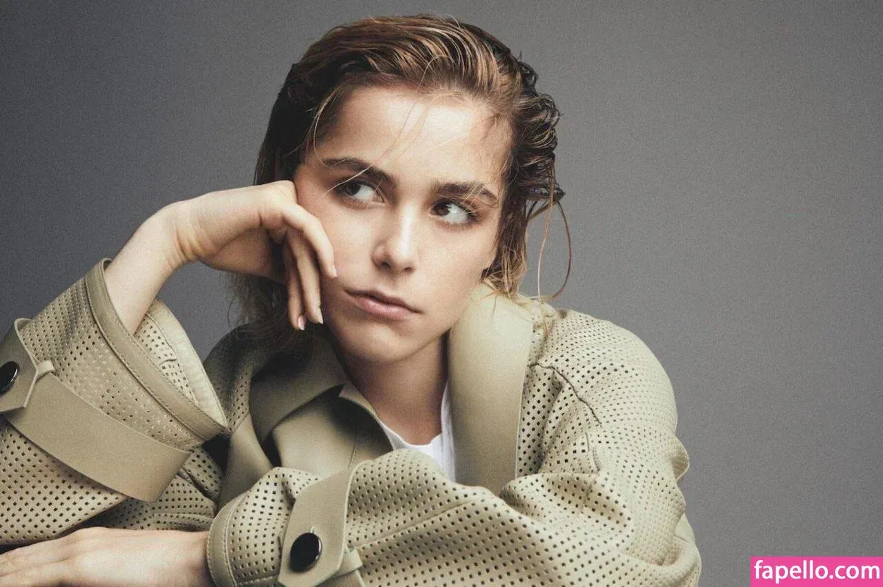 AdventuresSabrina / Kiernan Shipka / kiernanshipka Onlyfans Photo Gallery 