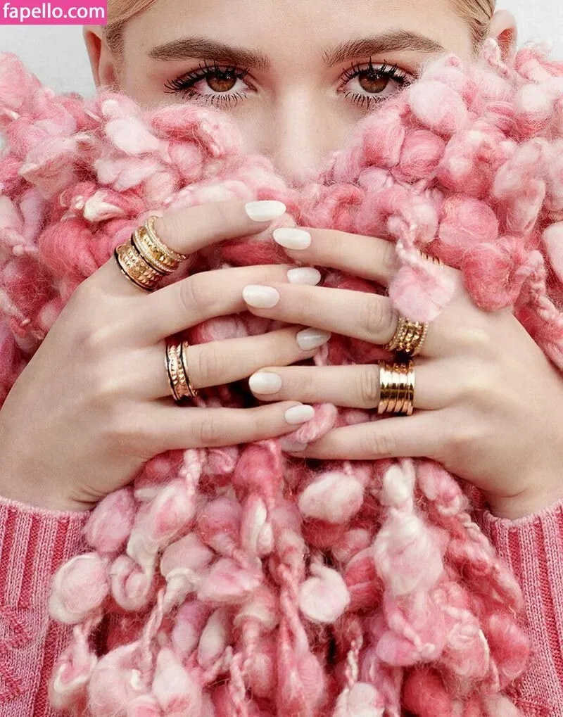 AdventuresSabrina / Kiernan Shipka / kiernanshipka Onlyfans Photo Gallery 