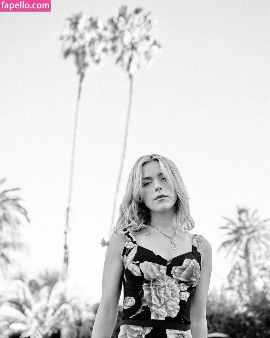 AdventuresSabrina / Kiernan Shipka / kiernanshipka Onlyfans Photo Gallery 