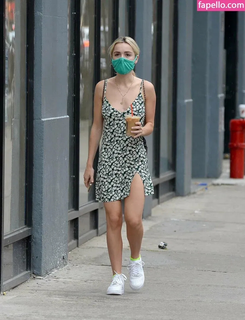 AdventuresSabrina / Kiernan Shipka / kiernanshipka Onlyfans Photo Gallery 