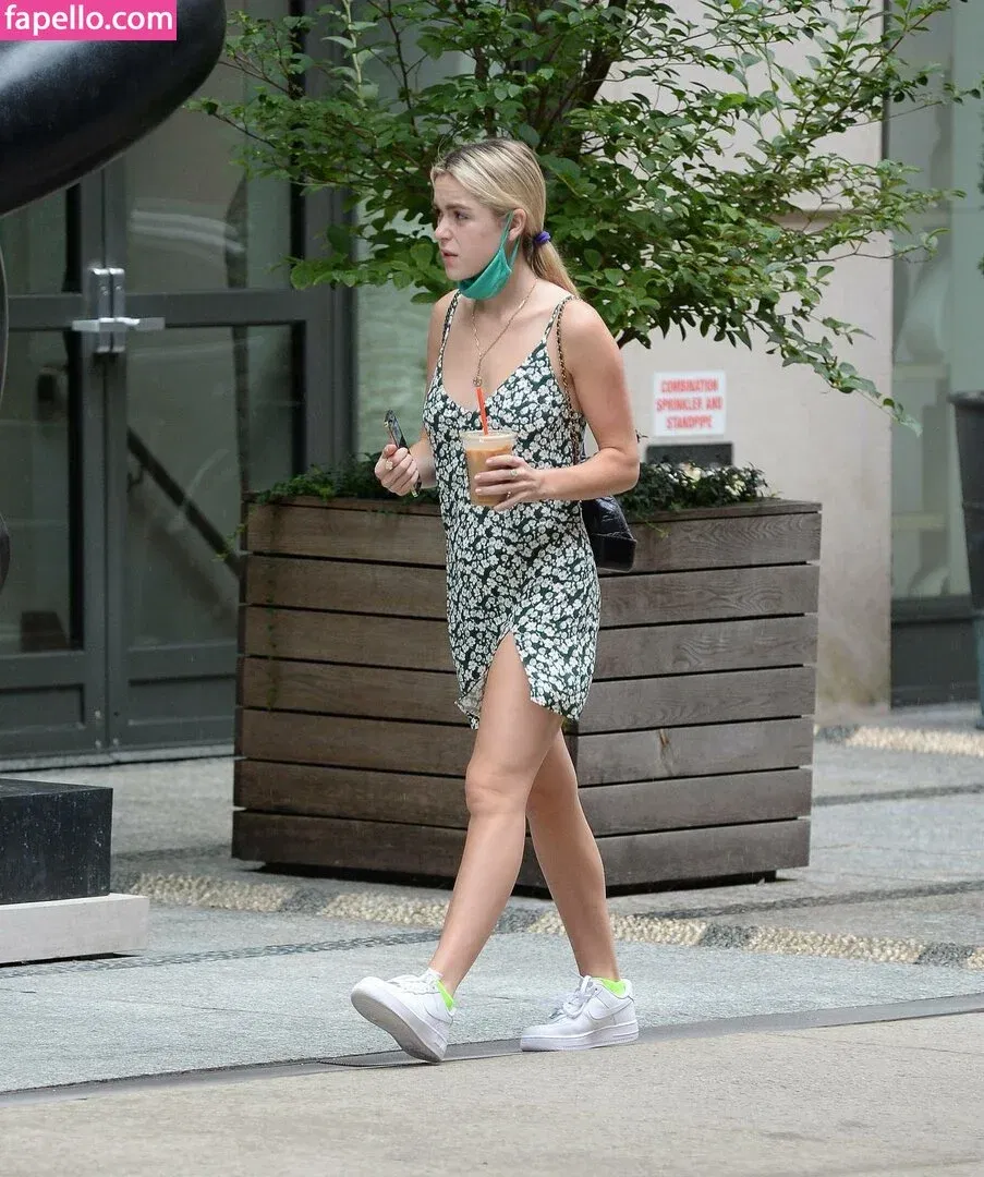 AdventuresSabrina / Kiernan Shipka / kiernanshipka Onlyfans Photo Gallery 