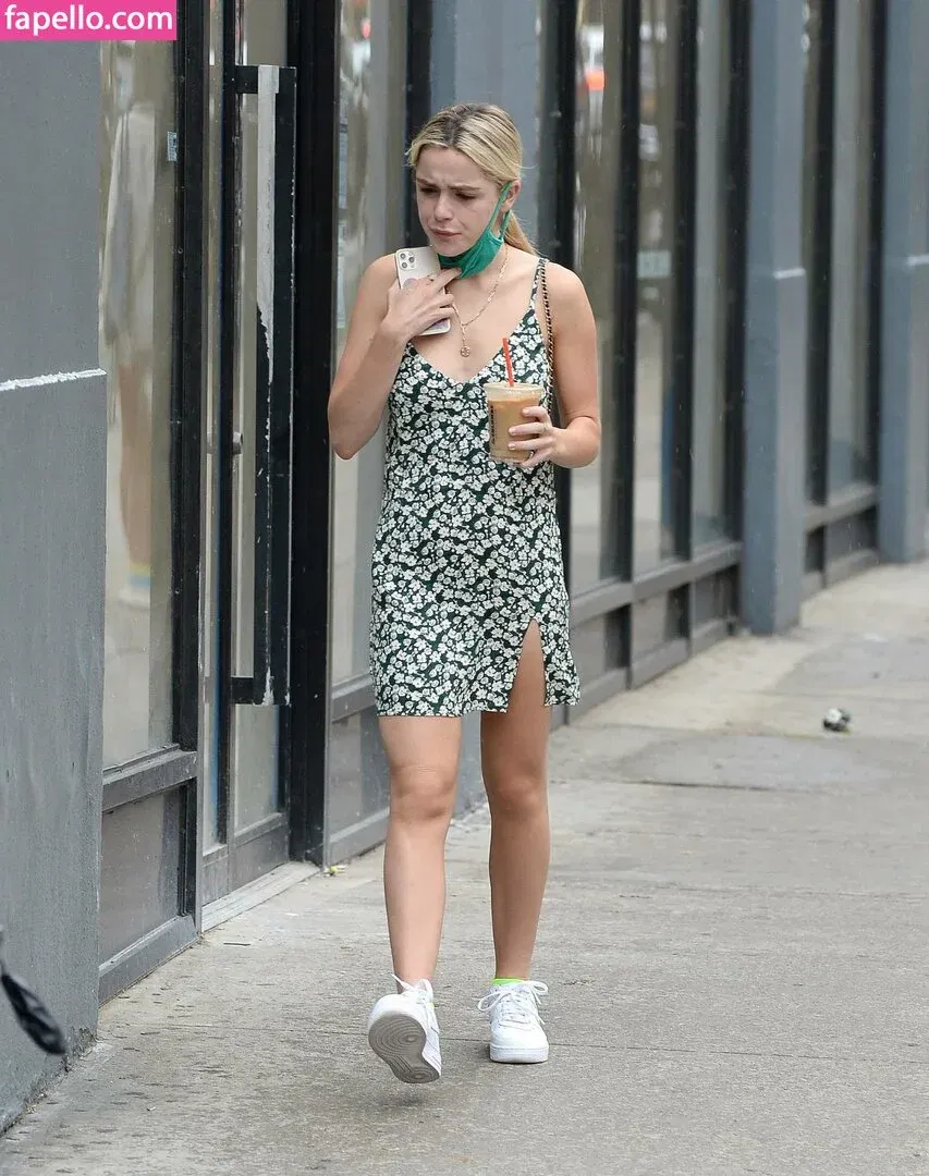 AdventuresSabrina / Kiernan Shipka / kiernanshipka Onlyfans Photo Gallery 