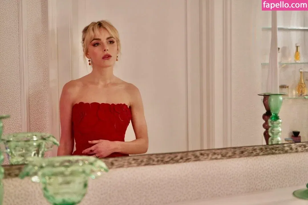 AdventuresSabrina / Kiernan Shipka / kiernanshipka Onlyfans Photo Gallery 