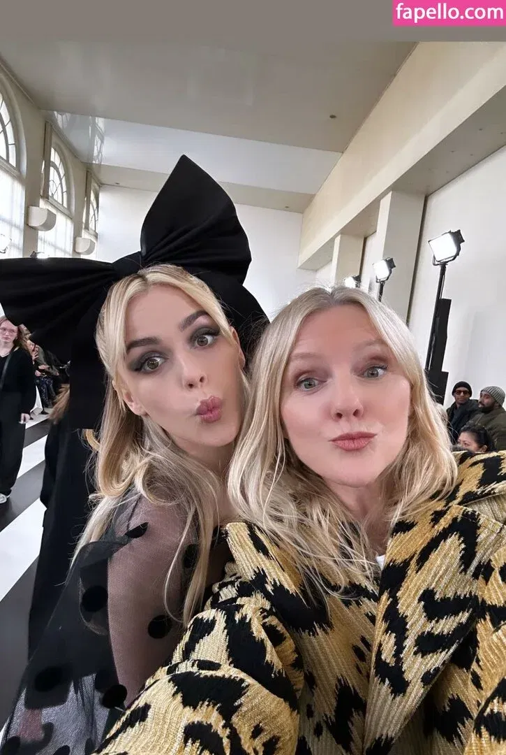 AdventuresSabrina / Kiernan Shipka / kiernanshipka Onlyfans Photo Gallery 