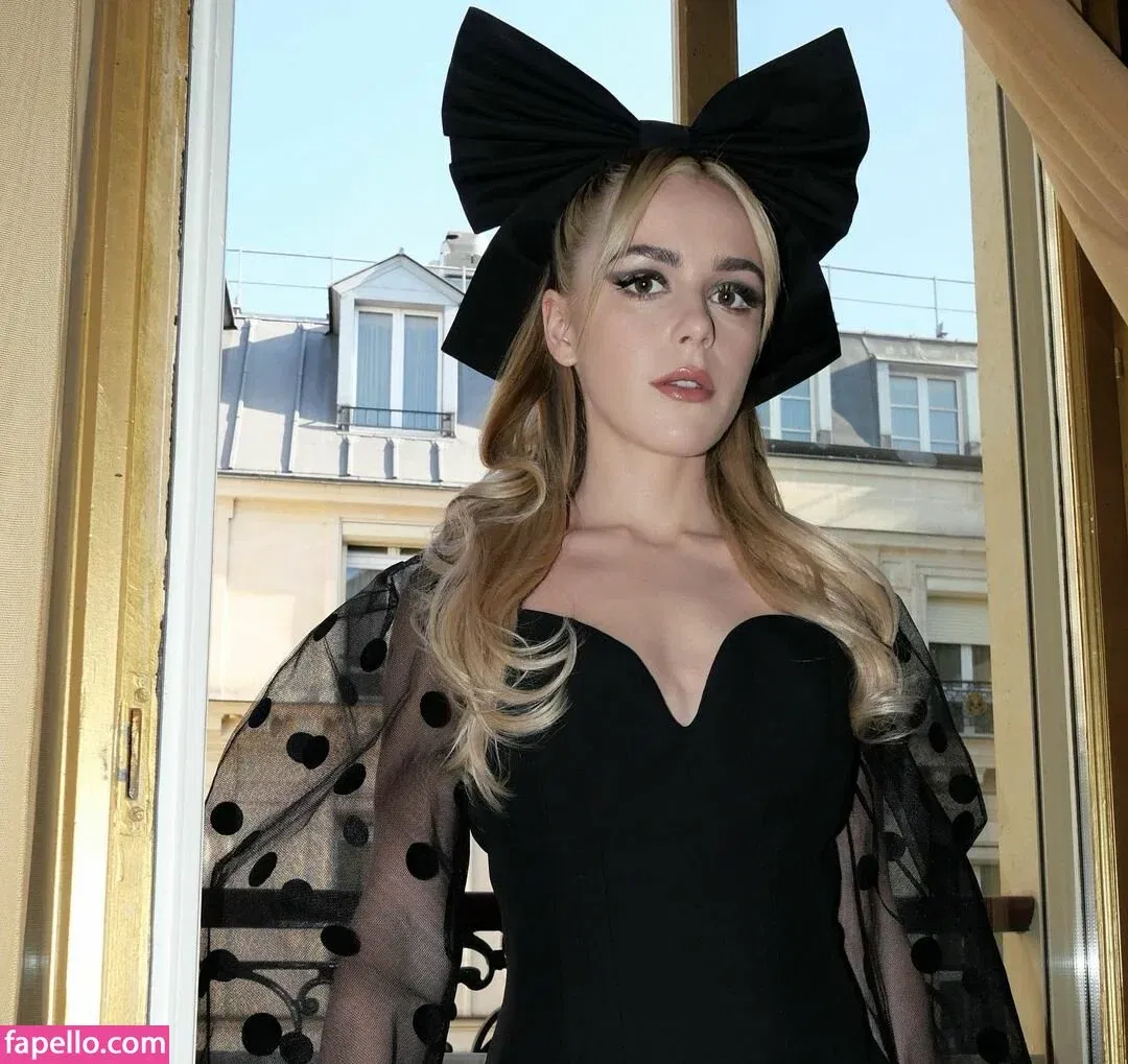 AdventuresSabrina / Kiernan Shipka / kiernanshipka Onlyfans Photo Gallery 