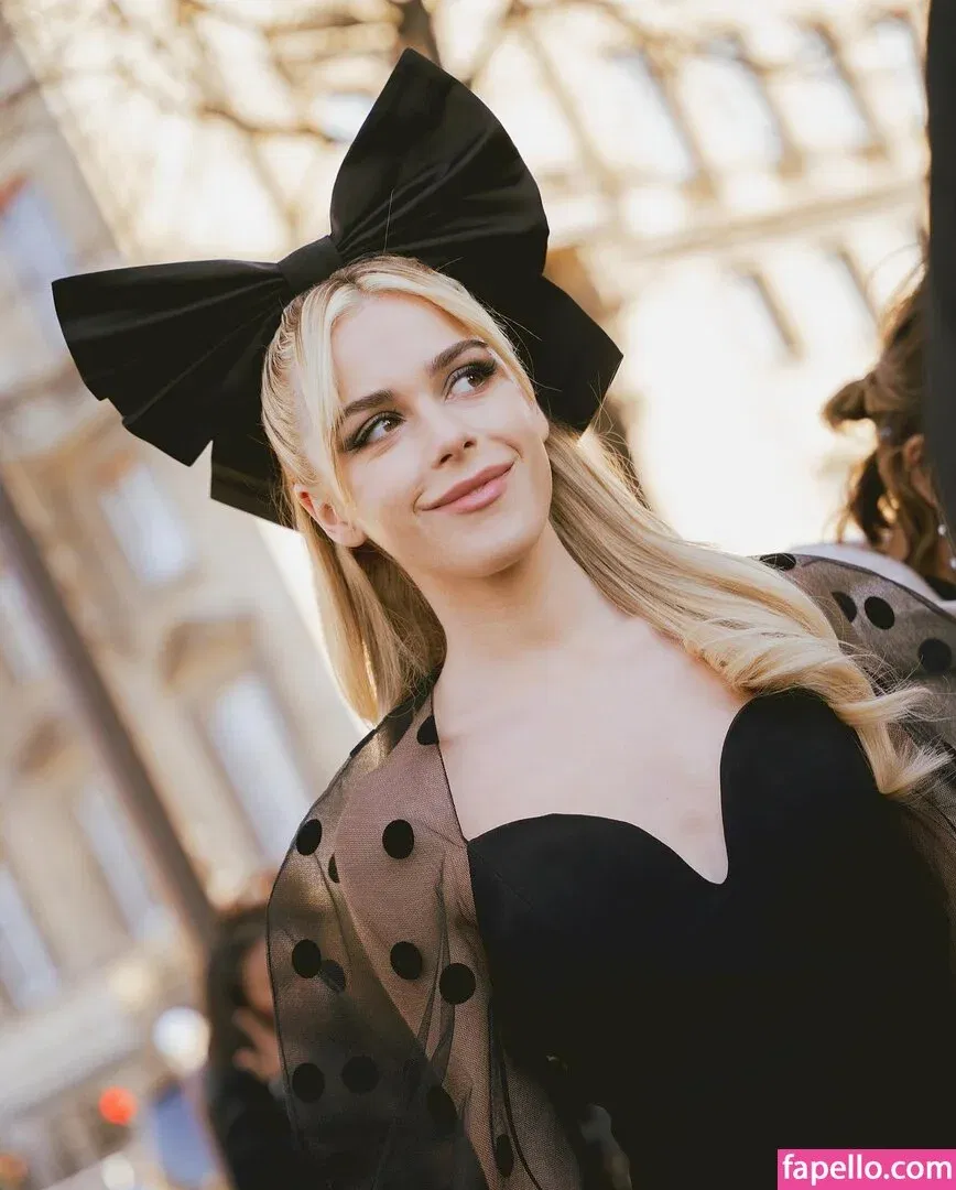 AdventuresSabrina / Kiernan Shipka / kiernanshipka Onlyfans Photo Gallery 