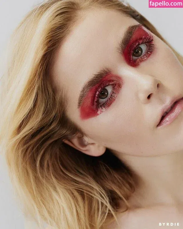 AdventuresSabrina / Kiernan Shipka / kiernanshipka Onlyfans Photo Gallery 