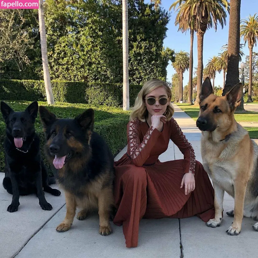 AdventuresSabrina / Kiernan Shipka / kiernanshipka Onlyfans Photo Gallery 