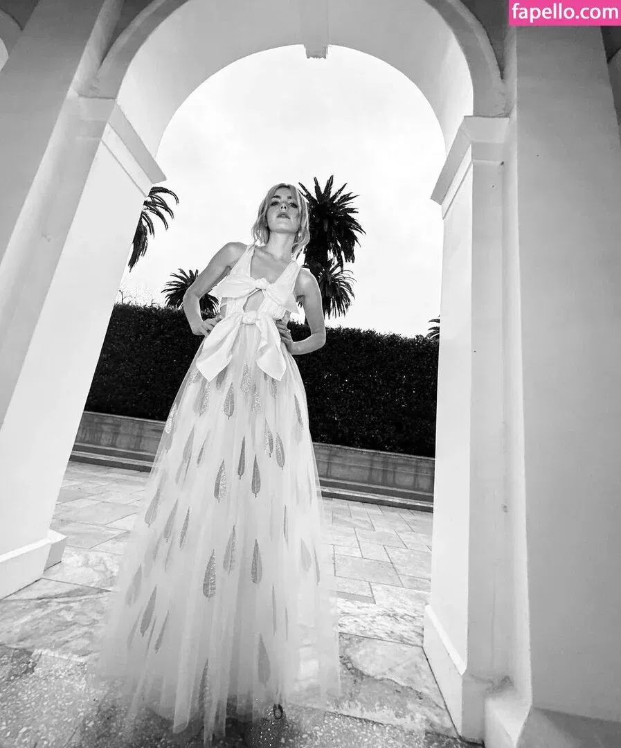 AdventuresSabrina / Kiernan Shipka / kiernanshipka Onlyfans Photo Gallery 