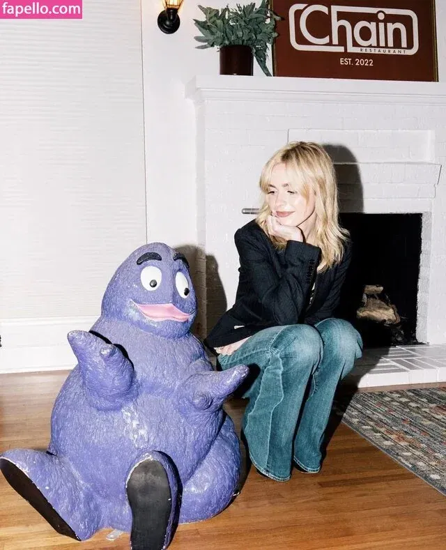 AdventuresSabrina / Kiernan Shipka / kiernanshipka Onlyfans Photo Gallery 