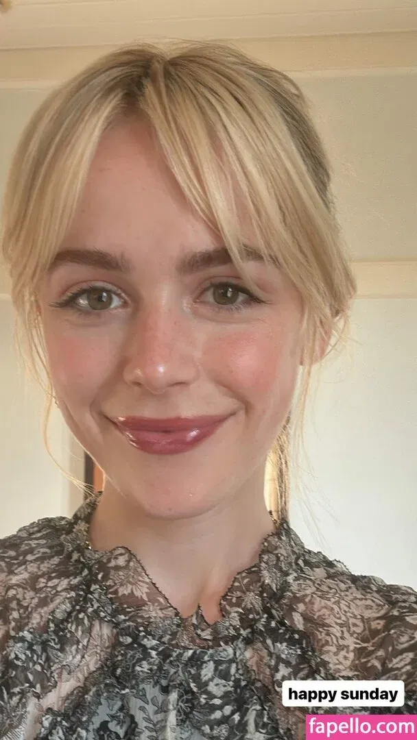 AdventuresSabrina / Kiernan Shipka / kiernanshipka Onlyfans Photo Gallery 