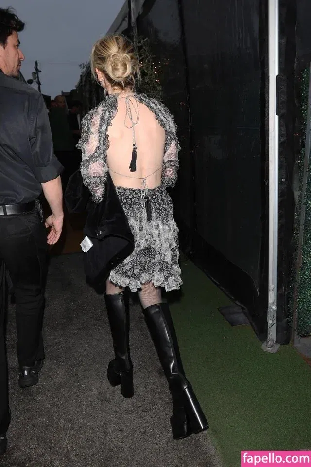 AdventuresSabrina / Kiernan Shipka / kiernanshipka Onlyfans Photo Gallery 