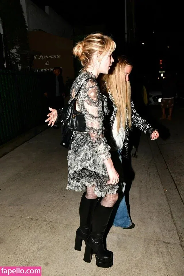 AdventuresSabrina / Kiernan Shipka / kiernanshipka Onlyfans Photo Gallery 