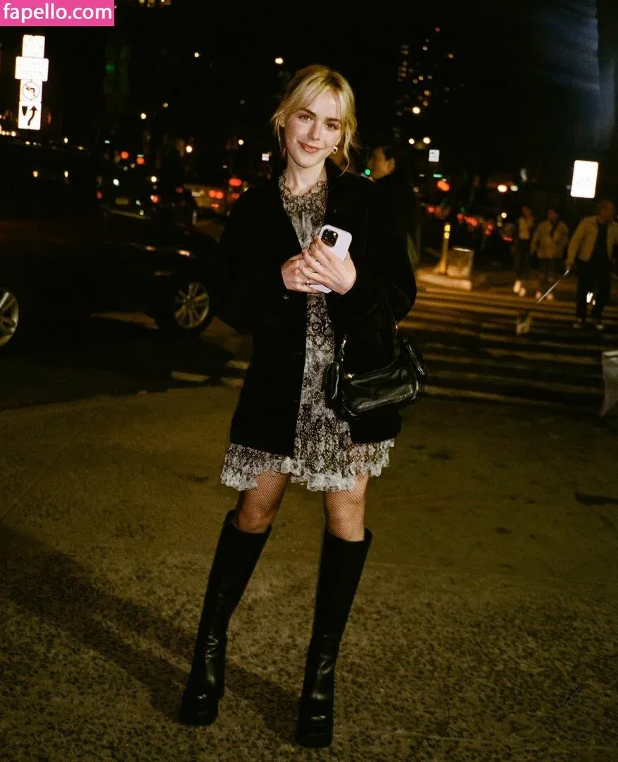 AdventuresSabrina / Kiernan Shipka / kiernanshipka Onlyfans Photo Gallery 