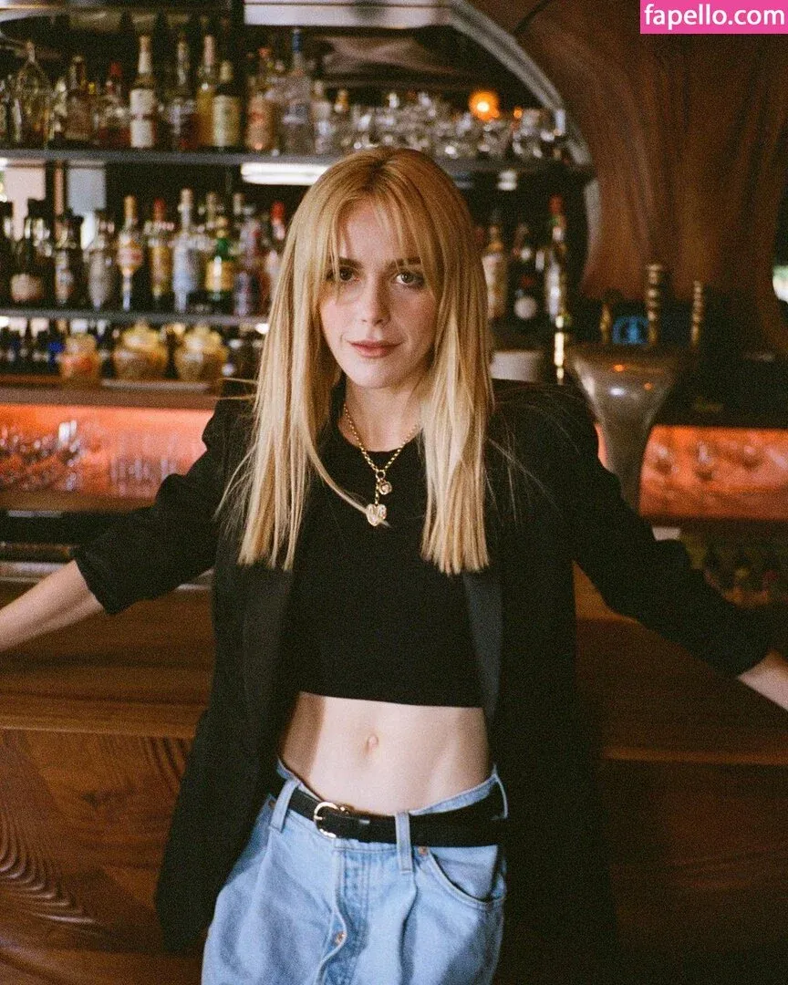 AdventuresSabrina / Kiernan Shipka / kiernanshipka Onlyfans Photo Gallery 