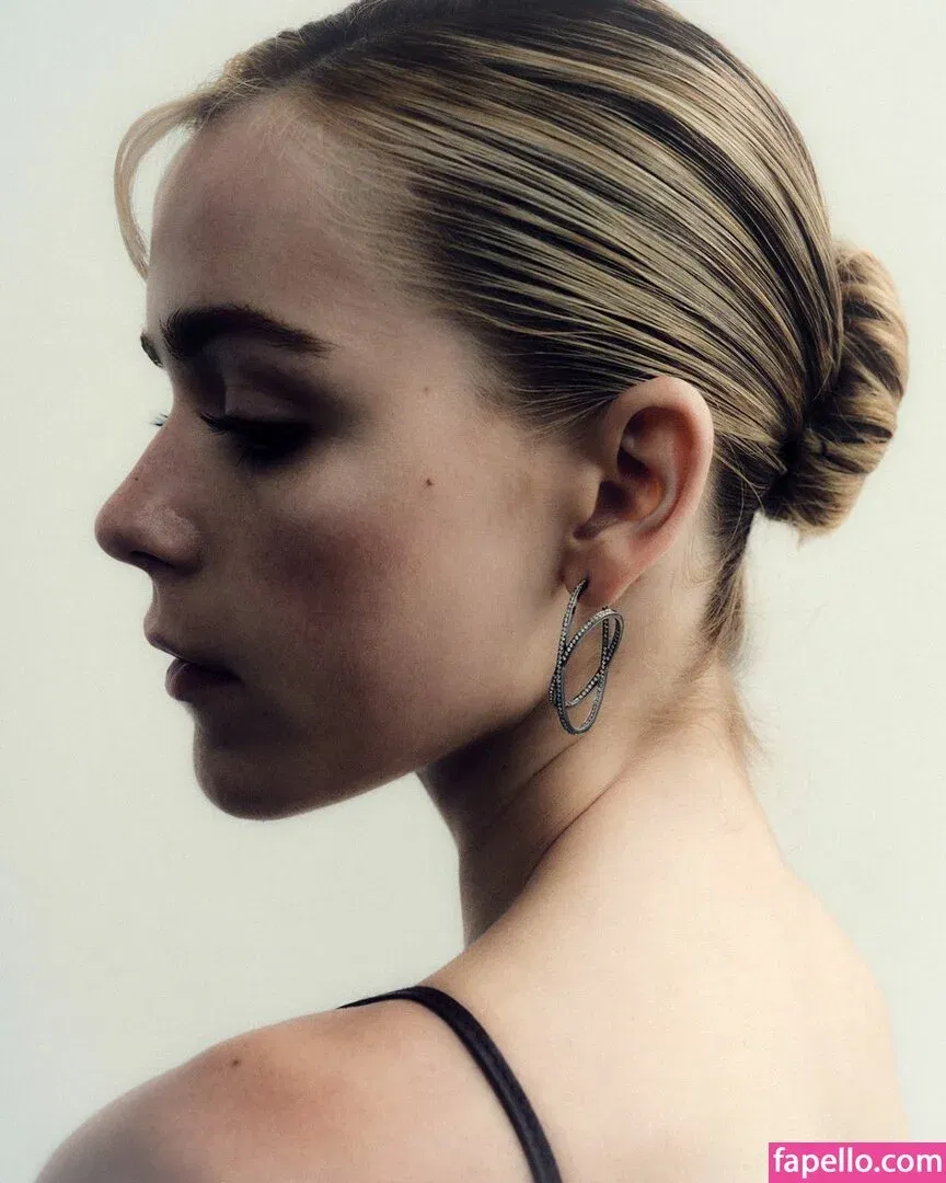 AdventuresSabrina / Kiernan Shipka / kiernanshipka Onlyfans Photo Gallery 