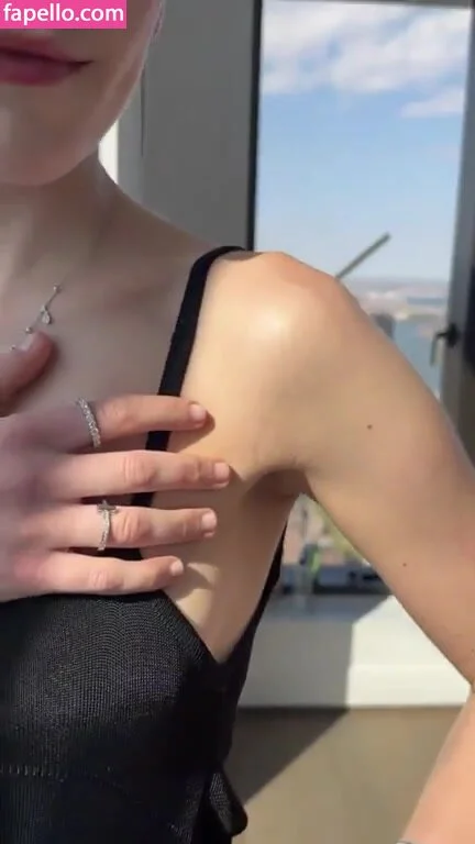 AdventuresSabrina / Kiernan Shipka / kiernanshipka Onlyfans Photo Gallery 