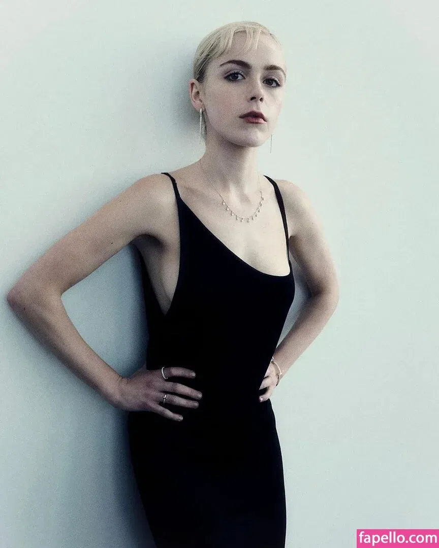 AdventuresSabrina / Kiernan Shipka / kiernanshipka Onlyfans Photo Gallery 