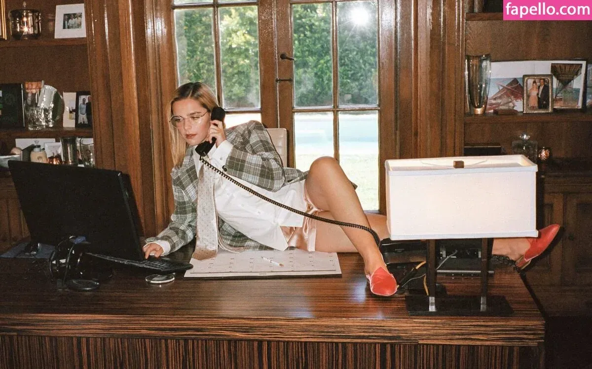 AdventuresSabrina / Kiernan Shipka / kiernanshipka Onlyfans Photo Gallery 