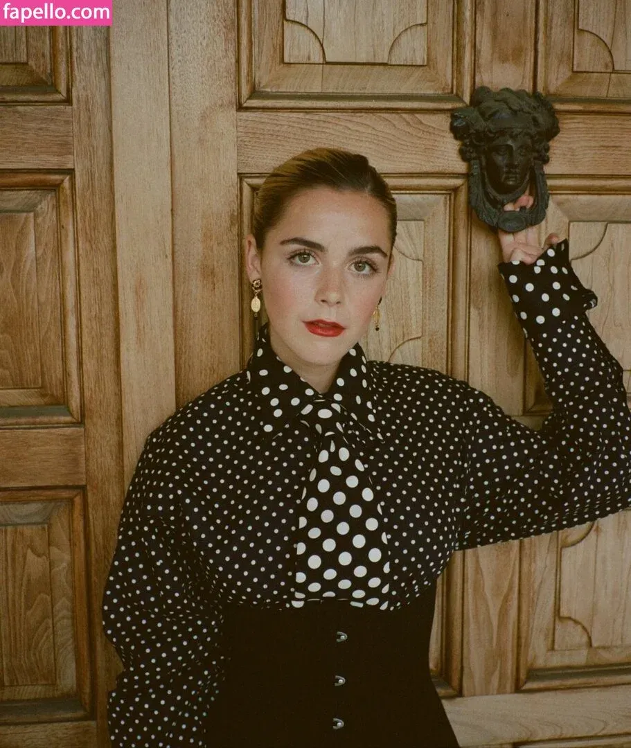 AdventuresSabrina / Kiernan Shipka / kiernanshipka Onlyfans Photo Gallery 