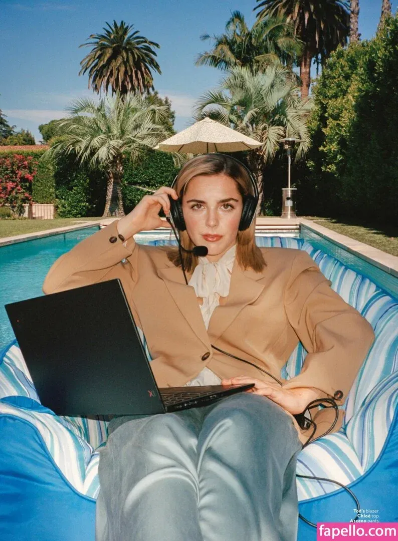 AdventuresSabrina / Kiernan Shipka / kiernanshipka Onlyfans Photo Gallery 