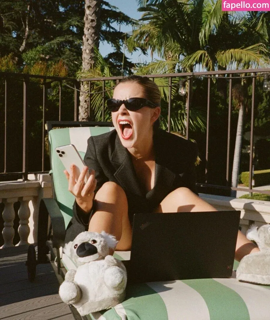 AdventuresSabrina / Kiernan Shipka / kiernanshipka Onlyfans Photo Gallery 