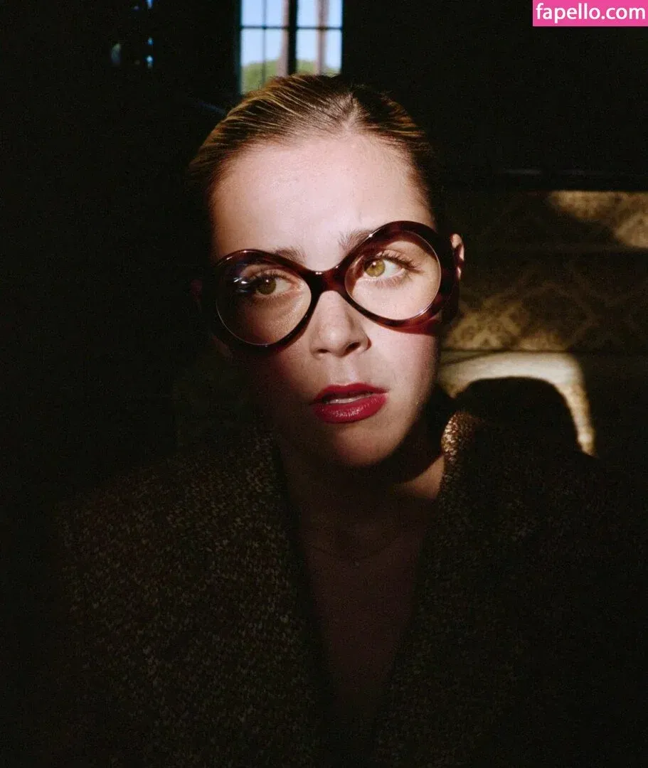 AdventuresSabrina / Kiernan Shipka / kiernanshipka Onlyfans Photo Gallery 